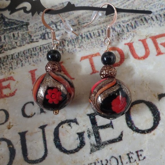 Handmade black and crimson Murano earrings - Picture 3 of 6